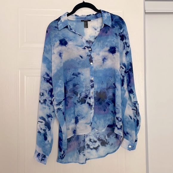 💞2/$20 FOREVER21 Blue Button Down Blouse - Picture 1 of 3